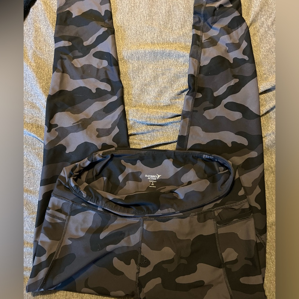 Old Navy Grey Camo leggings, XL